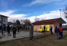 L’incontro, in quanto servizio educativo, si è svolto in presenza, all’aperto nell’area verde della frazione, nel rispetto delle norme di sicurezza anti-Covid19